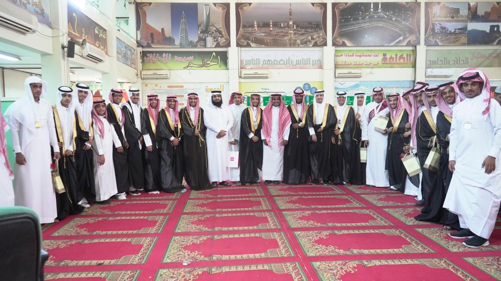 ثانوية مسلية تكرم طلابها المتفوقين و خريجين ثالث ثانوي 2022