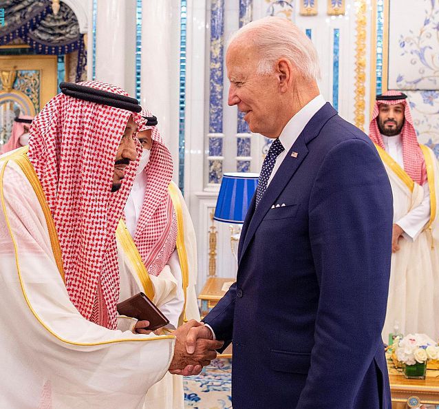 خادم الحرمين الشريفين يلتقي رئيس الولايات المتحدة الأمريكية