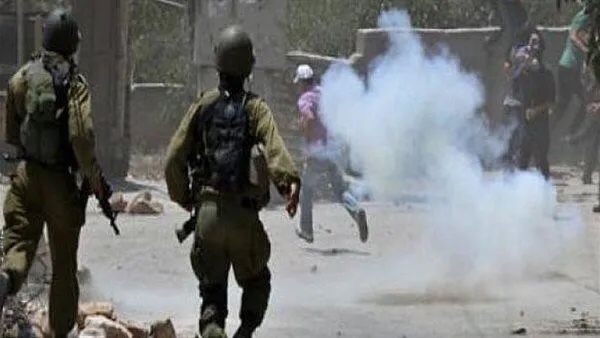 إصابة 5 فلسطينيين بينهم طفل بالرصاص خلال مواجهات مع الاحتلال الإسرائيلي