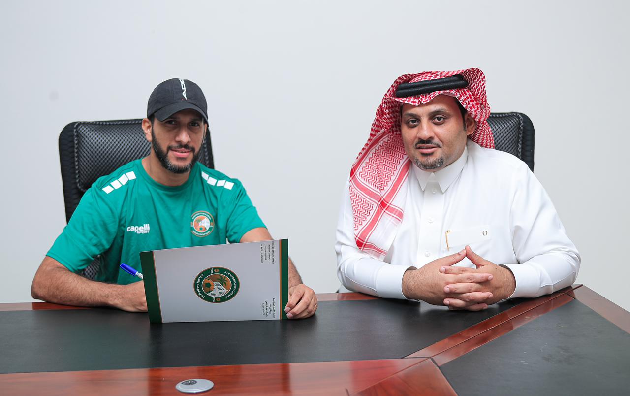 الحارس التونسي سليم الرباعي ثاني اجانب الروضة والدخيل مساعدا للمدرب 