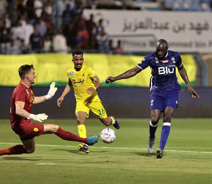 بثنائية إيقالو وماريقا الهلال يتخطى الخليج