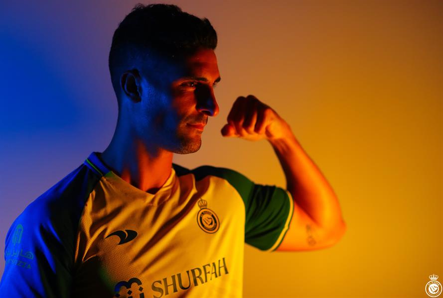 الإسباني جونزاليس نصراوي لموسم مع أفضلية التجديد 