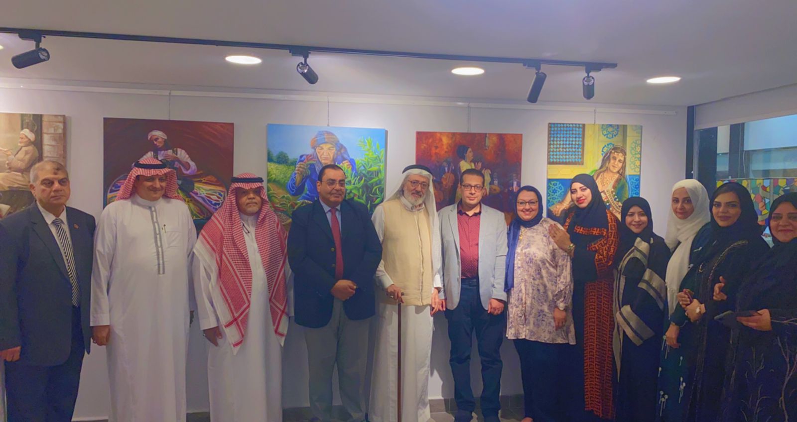 بحضور القنصل المصري هشام فتحي افتتاح المعرض الشخصي الأول للدكتورة مي هيكل شرق وغرب وبحر