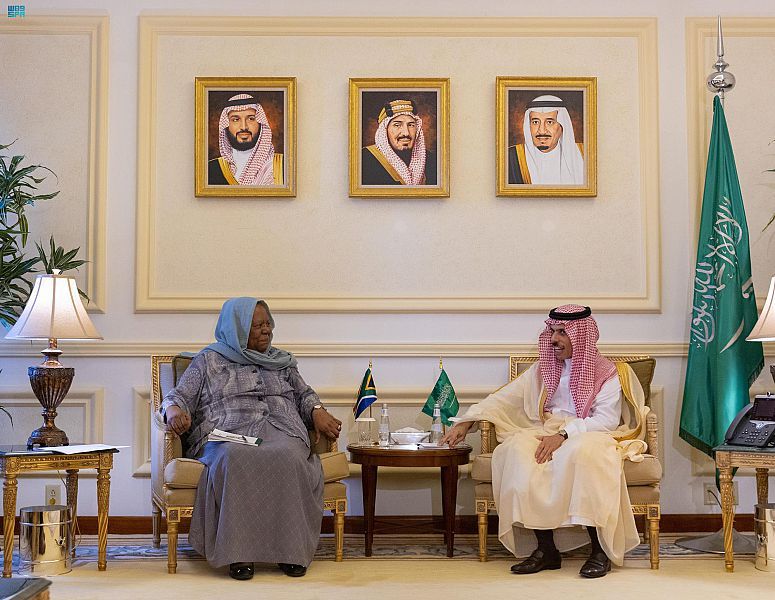 سمو وزير الخارجية يستقبل وزيرة العلاقات الدولية والتعاون بجنوب أفريقيا