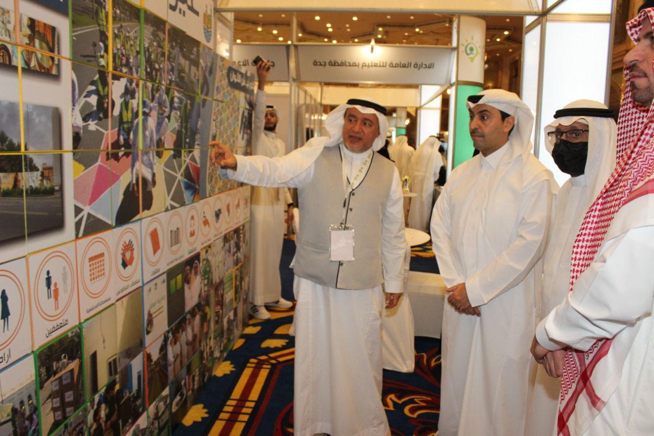 150 لوحة فنية رسمها ذوي الإعاقة مباشرة في جناح عيون جدة بملتقى اضاءة جدة