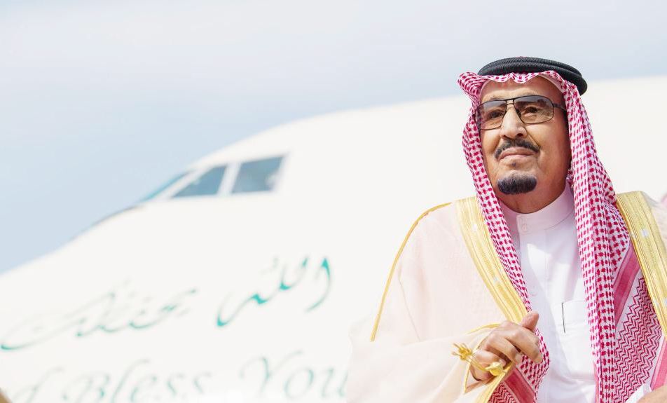 خادم الحرمين الشريفين يغادر جدة متوجهاً إلى الرياض