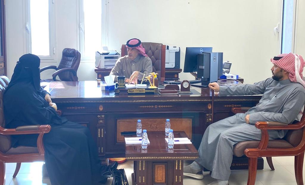 مدير إدارة تنمية الغطاء النباتي ومكافحة التصحر بمنطقة الحدود الشمالية يستقبل أعضاء مبادرة خير الشمال.