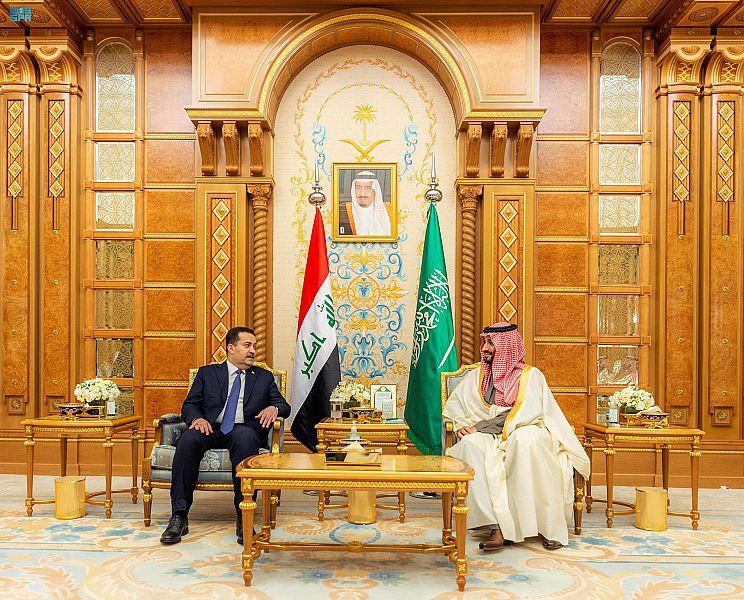 سمو ولي العهد يلتقي رئيس الوزراء العراقي على هامش انعقاد قمة الرياض العربية الصينية للتعاون والتنمية