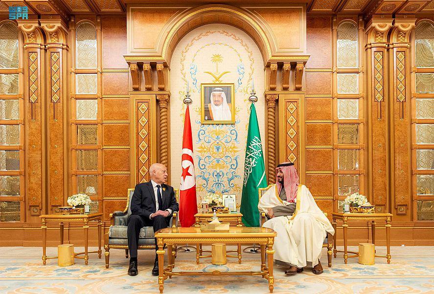 سمو ولي العهد يلتقي رئيس الجمهورية التونسية على هامش انعقاد قمة الرياض العربية الصينية للتعاون والتنمية