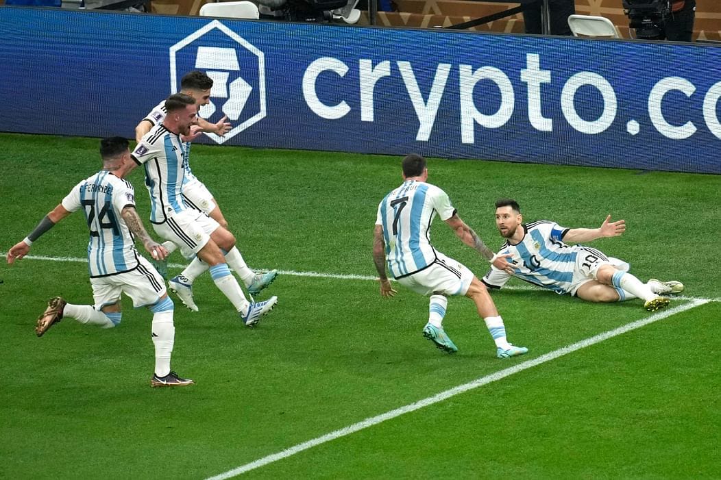 الأرجنتين بطل كأس العالم بمنديل قطر 2022