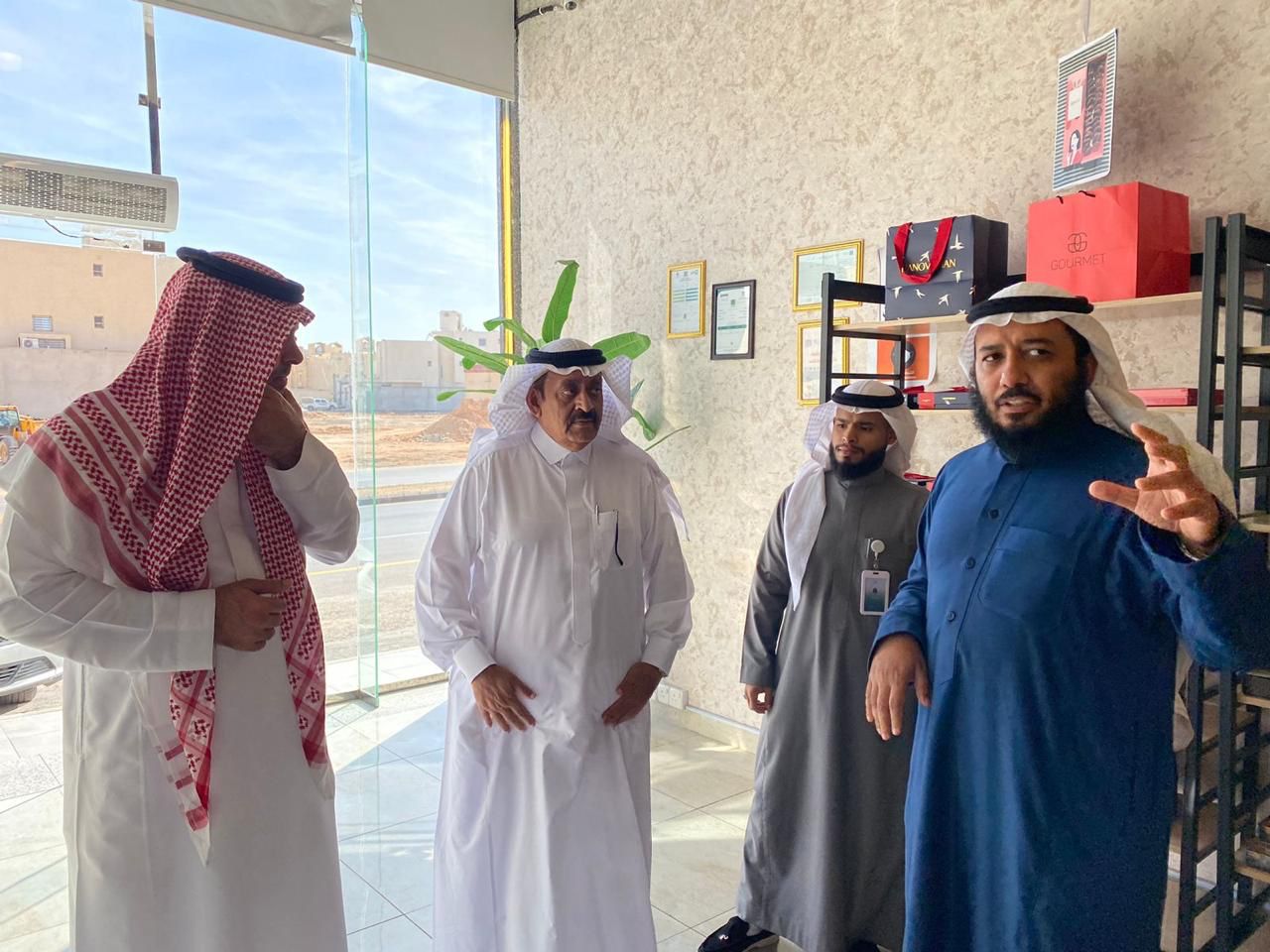 8233e776-76de-44aa-94f0-ebacd643fdcb