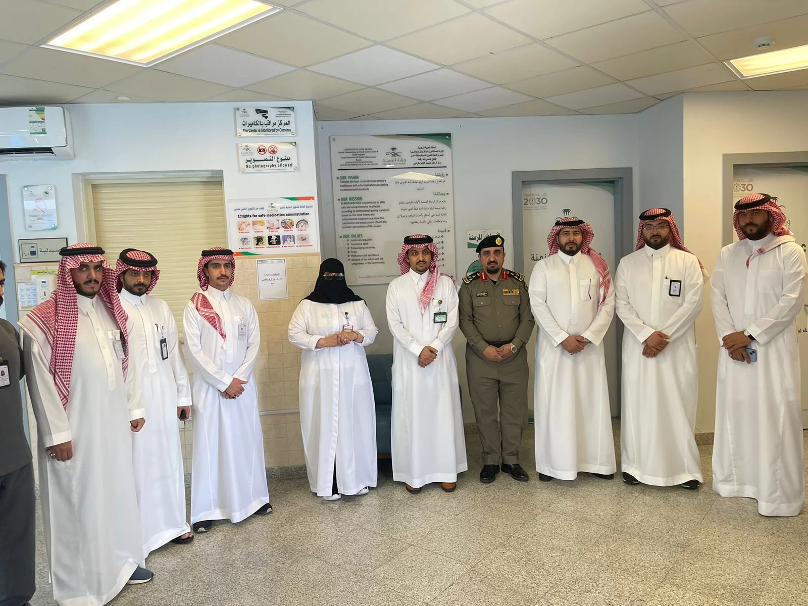 زيارة محافظ احد رفيدة  لمركز الواديين الصحي