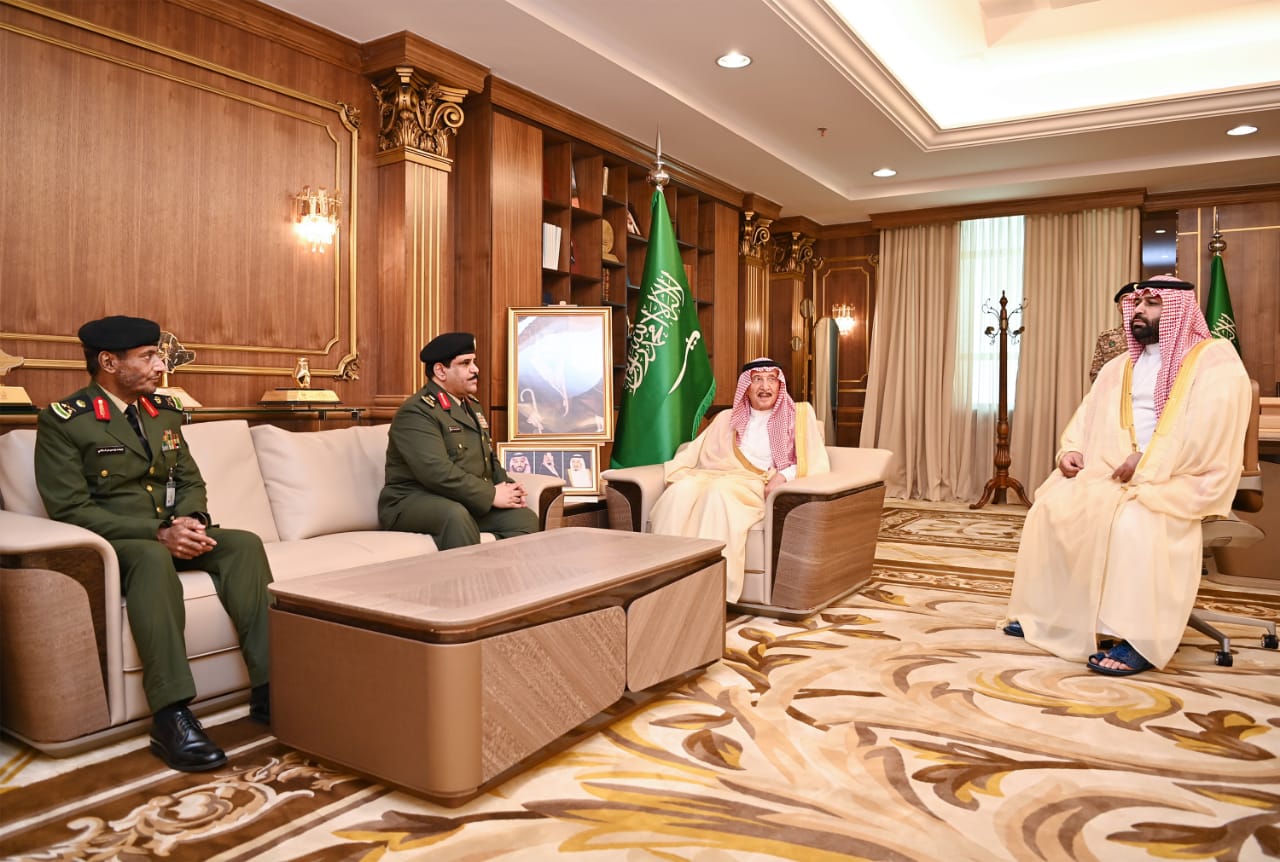 سمو أمير منطقة جازان يستقبل مدير عام السجون بالمملكة