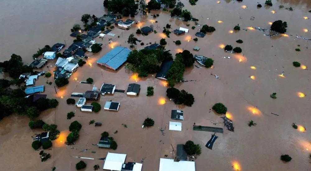 ارتفاع عدد ضحايا الفيضانات جنوب ⁧البرازيل‬⁩ إلى 100 قتيل ونزوح عشرات الآلاف