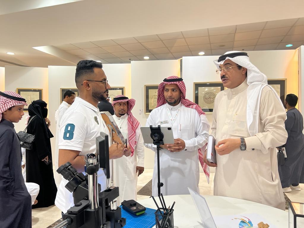 معرض فنن 2023 يشهد إقبالًا متزايدًا من الزوار