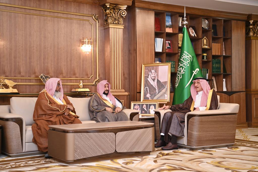 سمو الأمير محمد بن ناصر يدشن برنامج الدورة العلمية الموحدة بالمنطقة