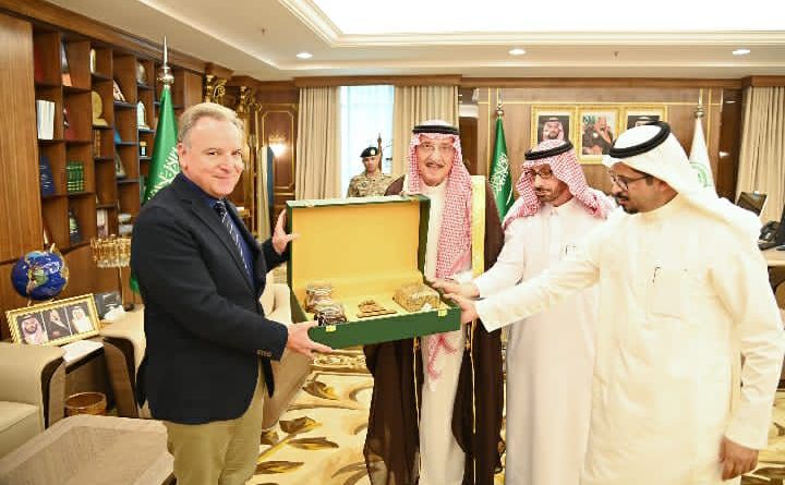 سمو أمير منطقة جازان يستقبل سفير اليونان لدى المملكة