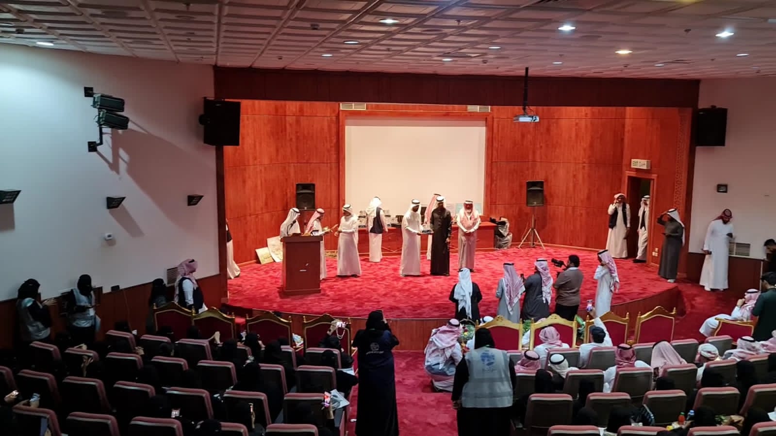 فريق نتراحم التطوعي بجـــازان يحتفى بالمتطوعين