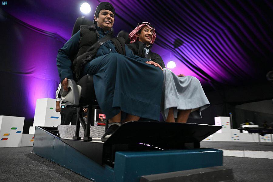 المركز الوطني لسلامة الطرق يستعرض عدداً من أجهزة المحاكاة التفاعلية في فعالية "مستقبل السلامة المرورية" بتبوك