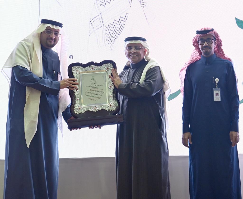 قيادات صحية تكرم المدير التنفيذي لمجمع إرادة بالرياض
