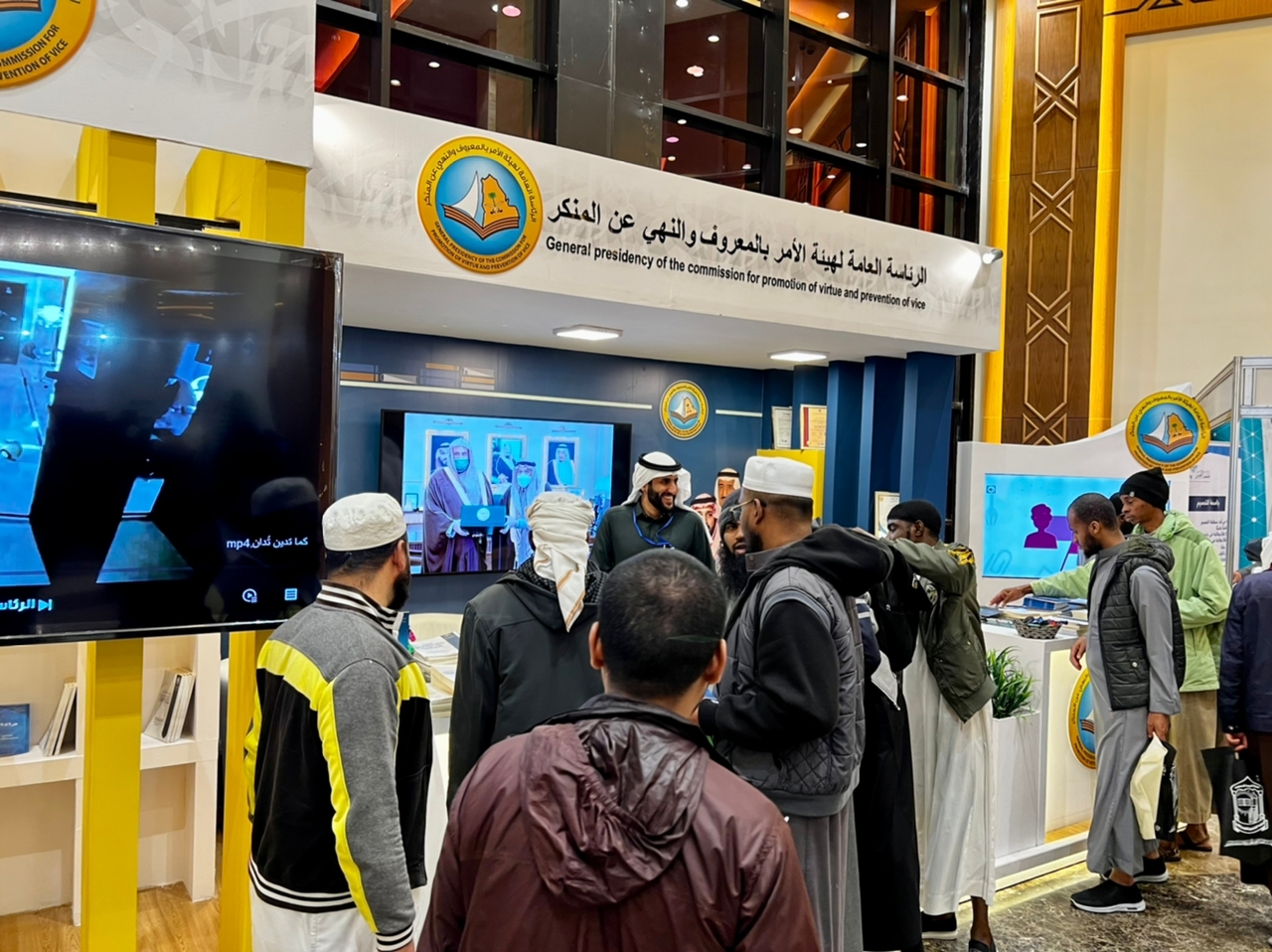 الرئاسة العامة لهيئة الأمر بالمعروف تُشارك في معرض القصيم للكتاب