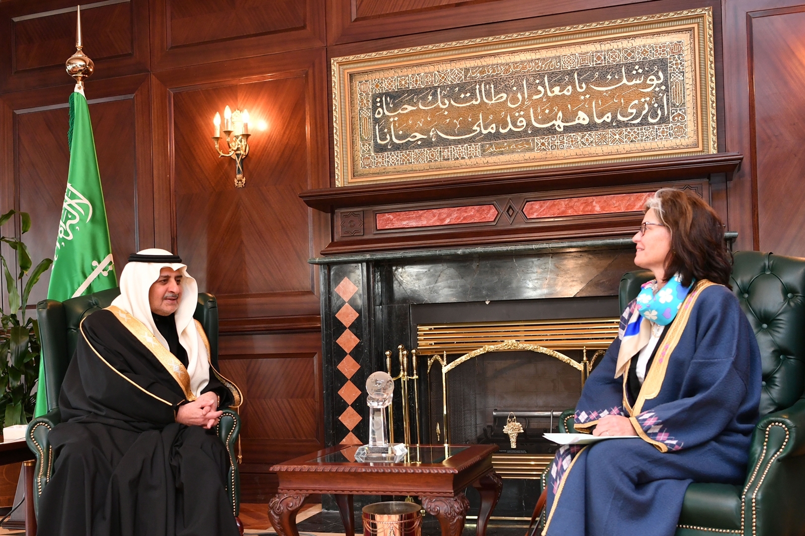 أمير تبوك يستقبل سفيرة مملكة الدنمارك لدى المملكة 