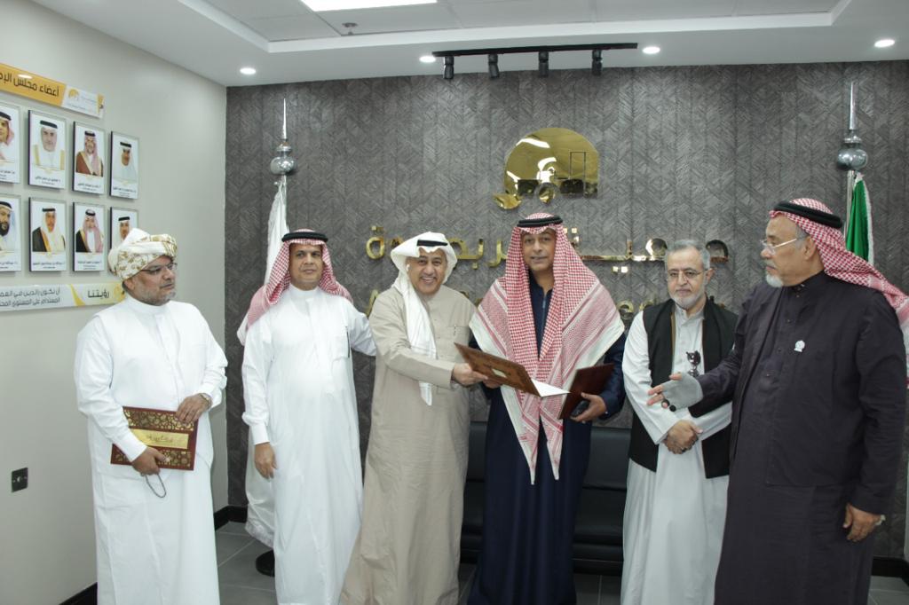 "بر جدة" تكرم مدير إذاعة (ألف ألف إف إم) تقديراً لأدوار القناة في إبراز برامج الجمعية وأنشطتها 