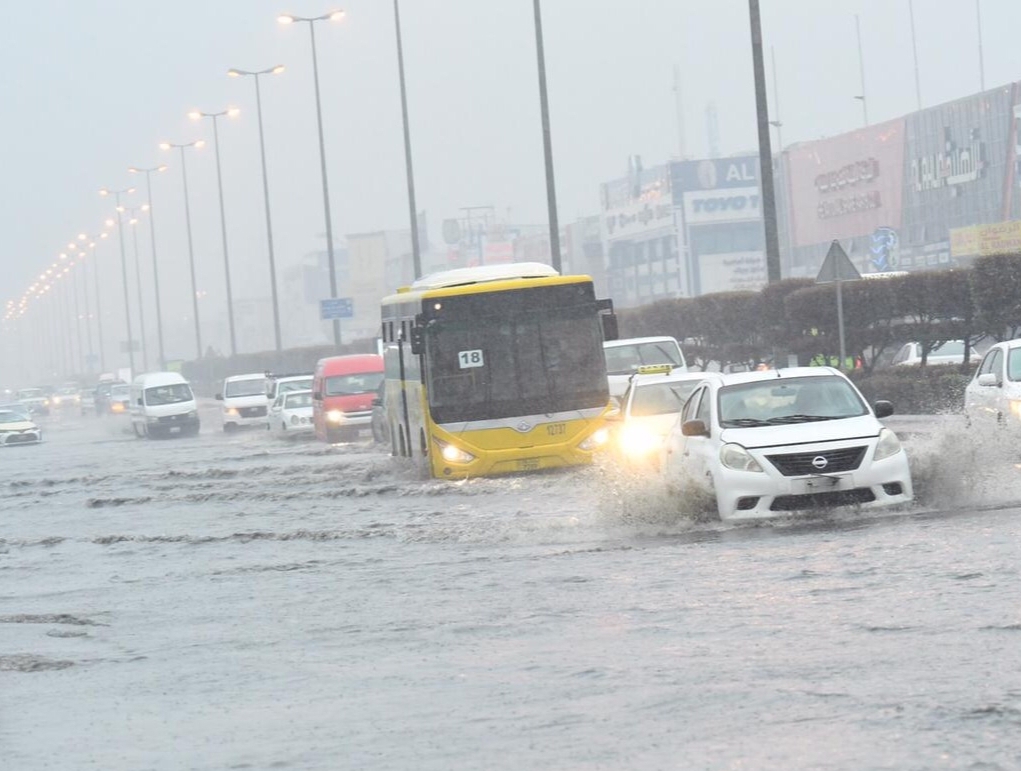 استمرار هطول الأمطار الرعدية على معظم مناطق المملكة