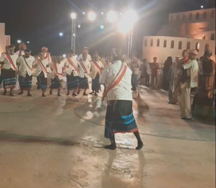 ضمن مهرجان شتاء جازان 2023 . . القلعة الدوسرية تستقبل ضيوفها بالقهوة العربية والرقصات الشعبية