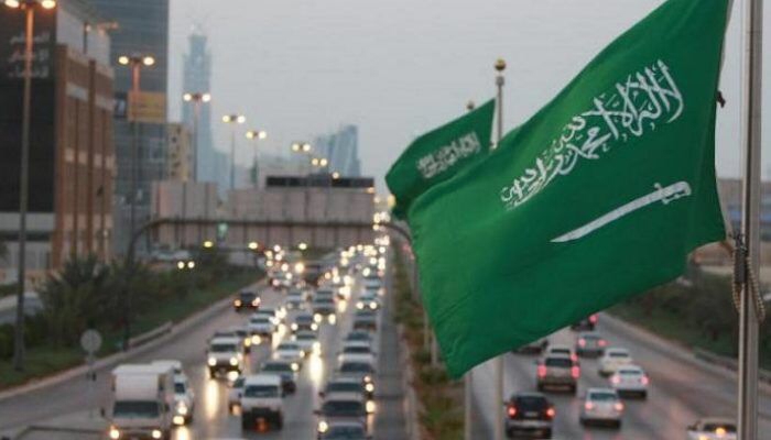 المملكة تدين وتستنكر بشدة سماح السلطات السويدية لأحد المتطرفين بإحراق نسخة من المصحف الشريف أمام السفارة التركية في ستوكهولم.