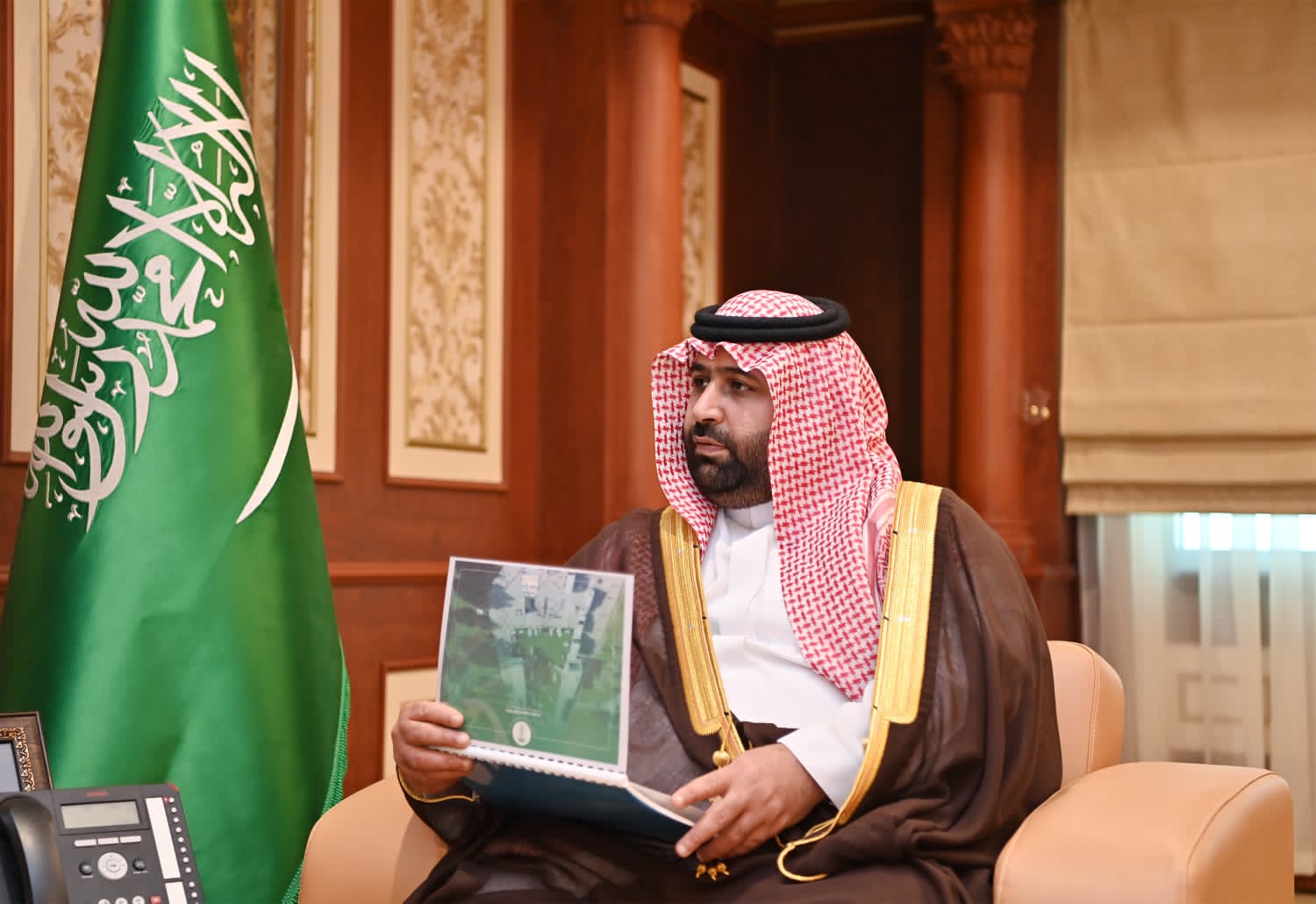سمو الأمير محمد بن عبدالعزيز يطلع على استعدادات انطلاق مهرجاني عسل جازان والبن السعودي