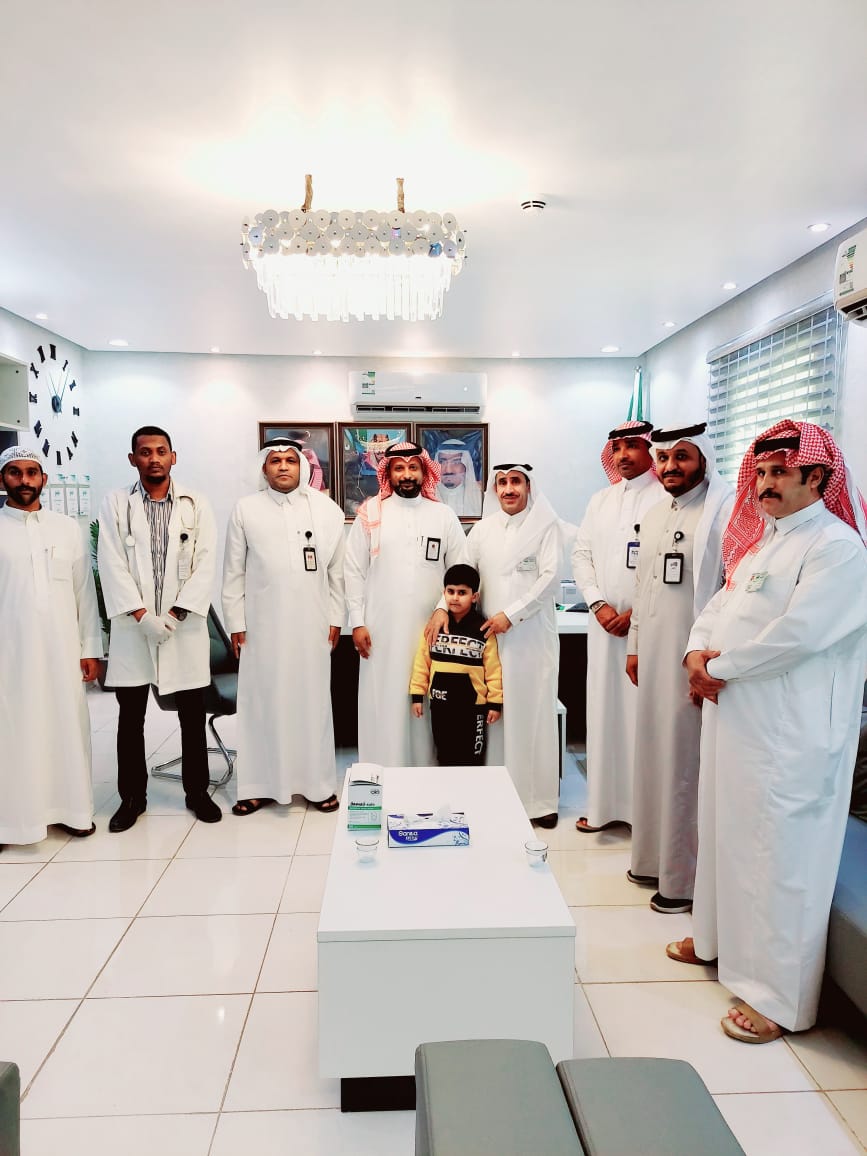 اليزيدي يدشن حملة التطعيم ضد شلل الأطفال بالقطاع الصحي بالقحمة