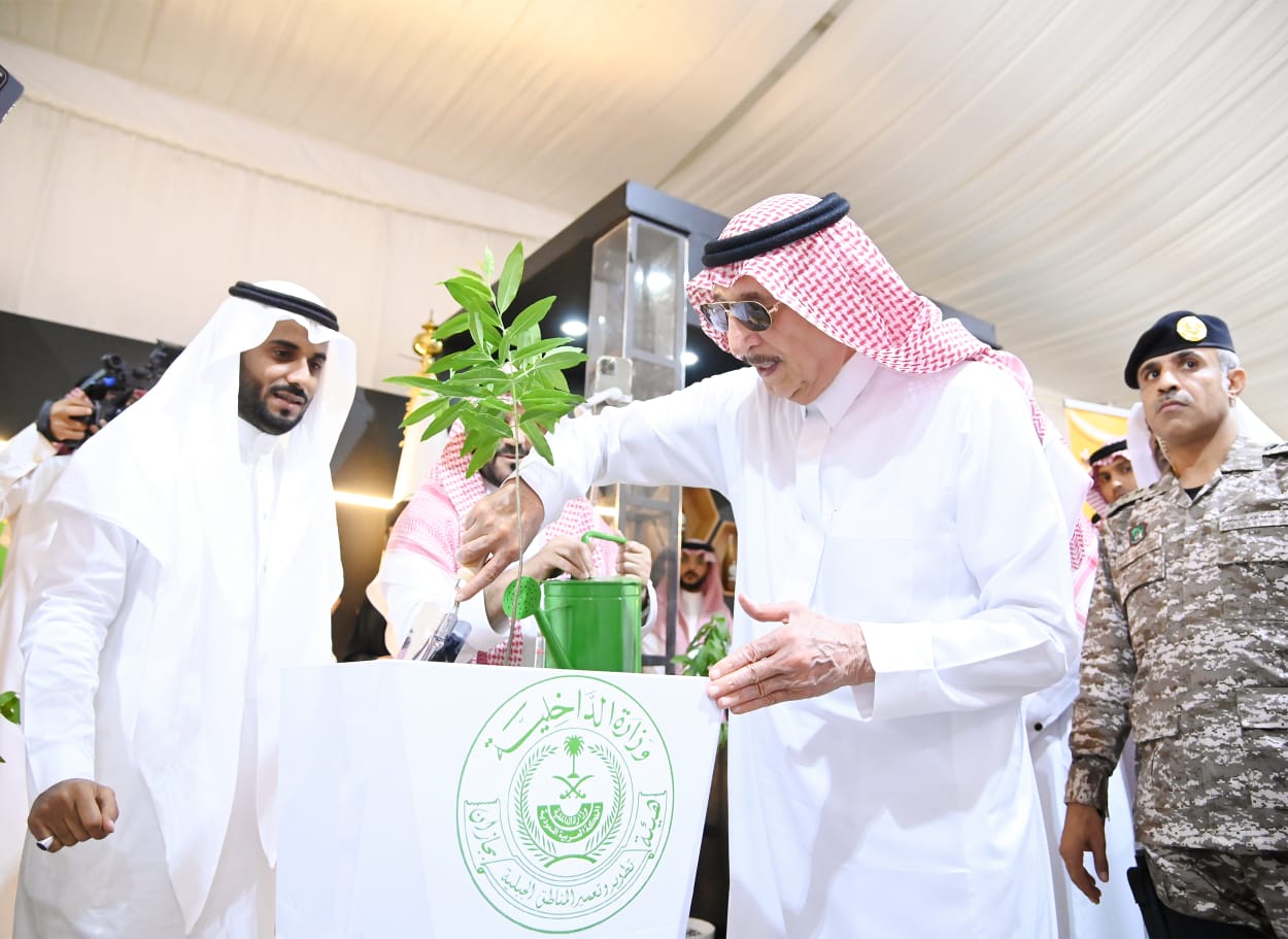 سموُّ أميرِ منطقة جازان يدشِّن مهرجان عسل جازان الثامن