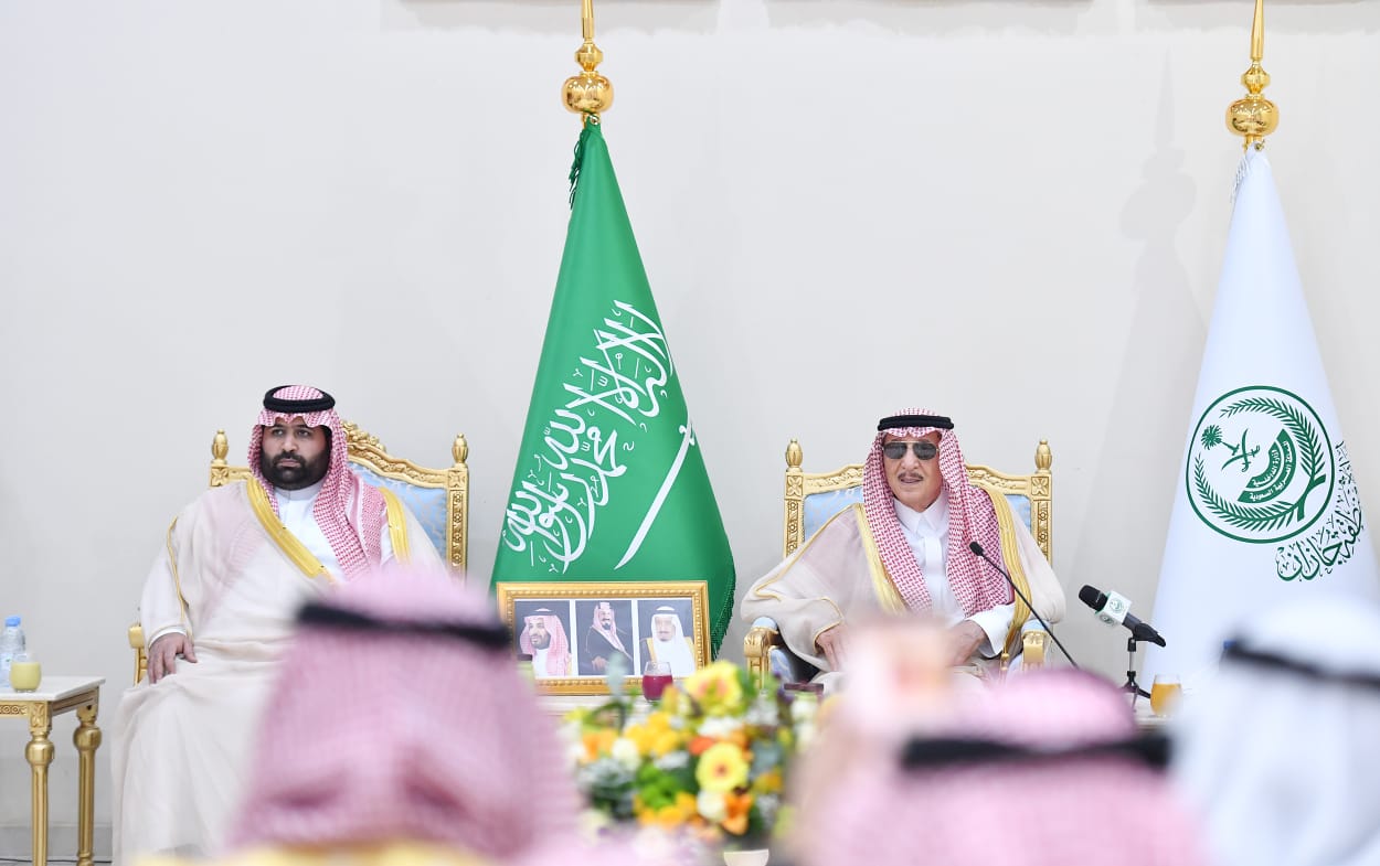 سموُّ أميرِ جازان يلتقي مشايخَ وأهالي العيدابي