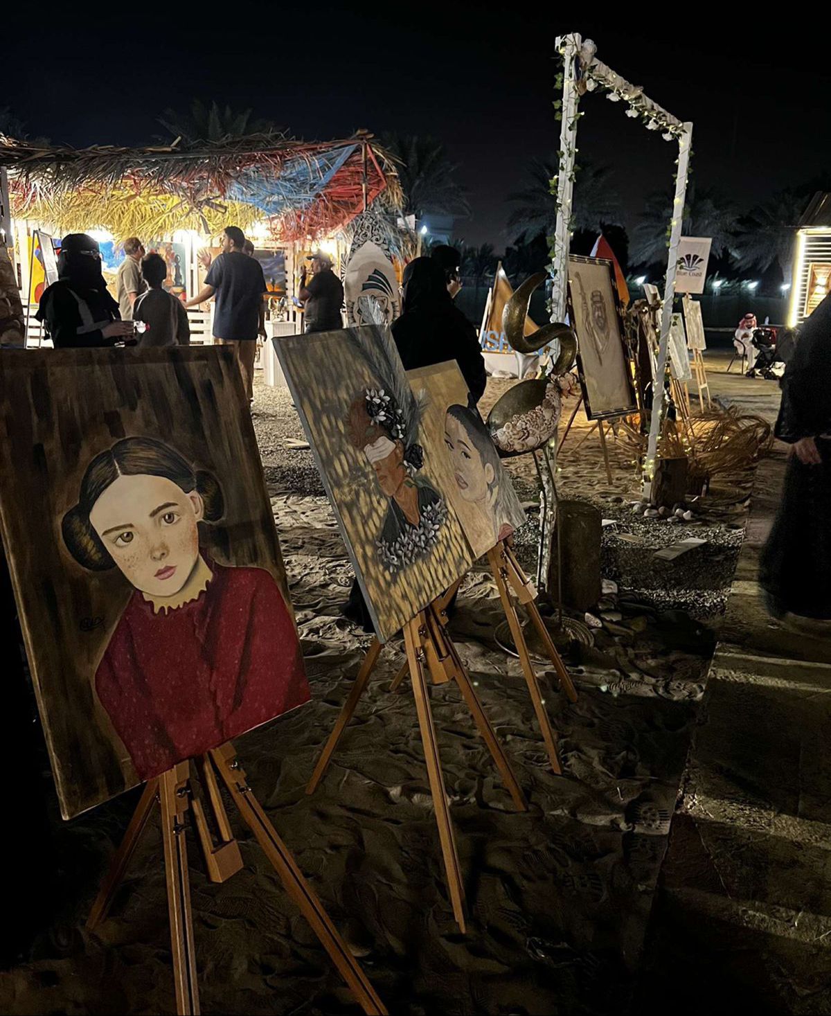 اقبال كبير على معرض "ابحر بألواننا" الخاص بفريق بيش آرت للفنون البصرية 