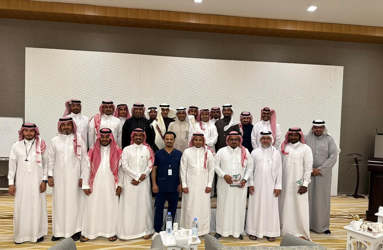مساعد مدير صحة جازان للخدمات الطبية المساعدة يكرم المتميزين في برنامج تجربة المريض في أقسام الأشعة بصحة جازان لعام 2022 