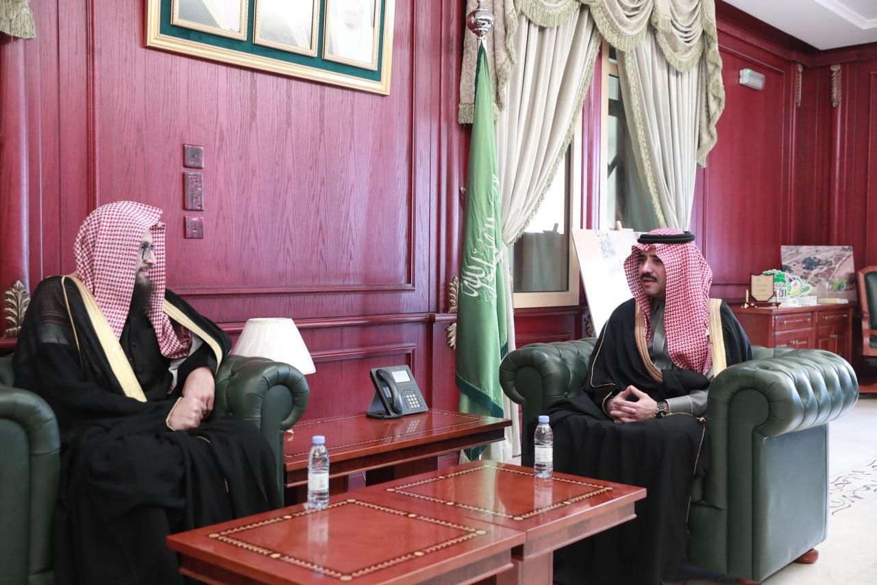 مدير فرع الأمر بالمعروف بالرياض يزور محافظ الغاط ويلتقي منسوبي الهيئة الملكية 