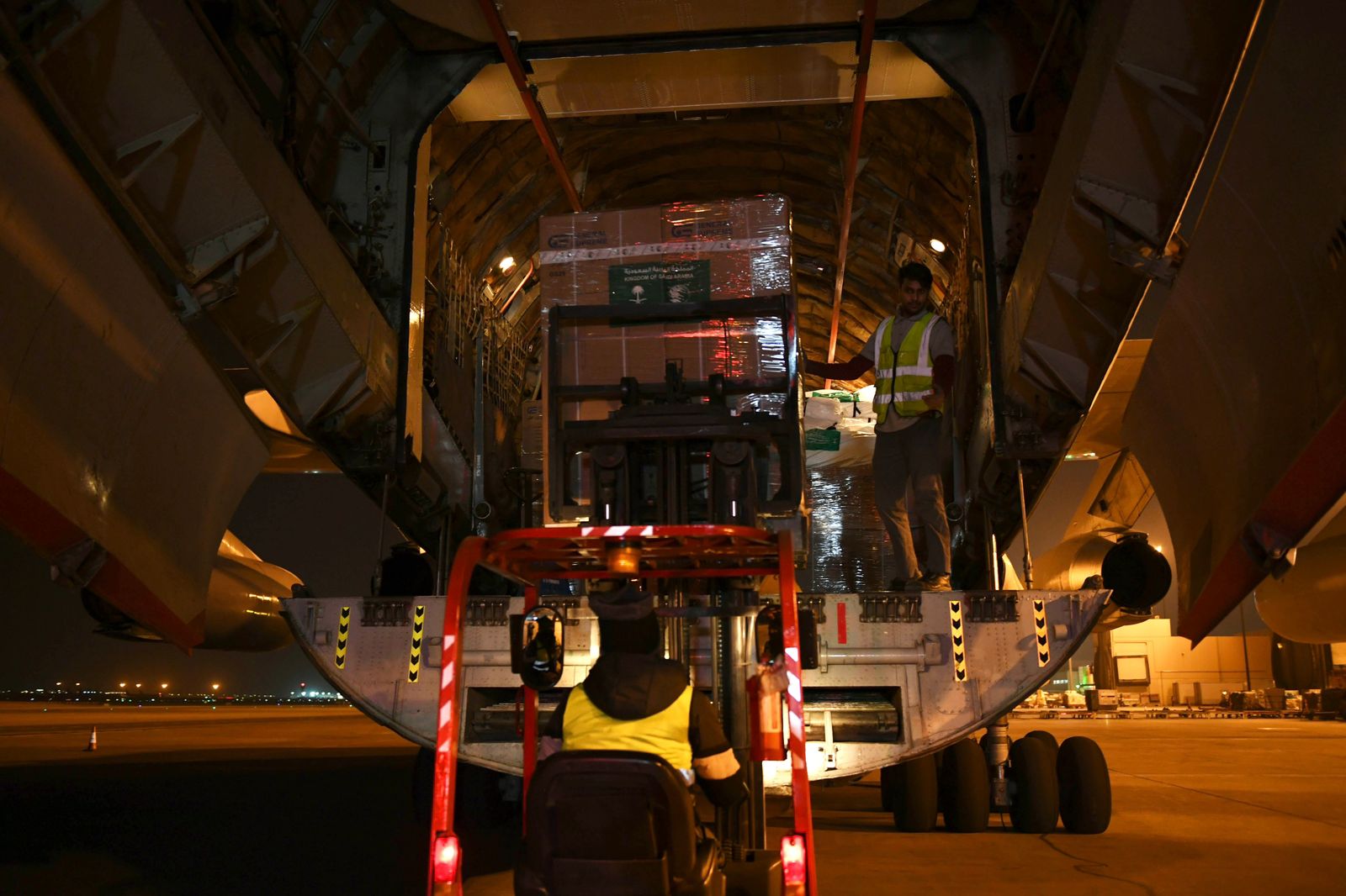 مغادرة الطائرة الإغاثية الثامنة متوجه إلى مطار حلب الدولي ضمن الجسر الجوي السعودي لمساعدة ضحايا الزلزال في سوريا وتركيا