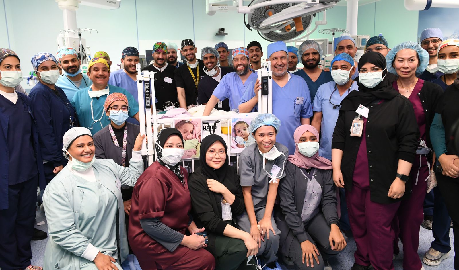 نجاح فصل التوأم السيامي اليمني " سلمان وعبدالله" بعد عملية جراحية دقيقة استغرقت مايقارب 8 ساعات