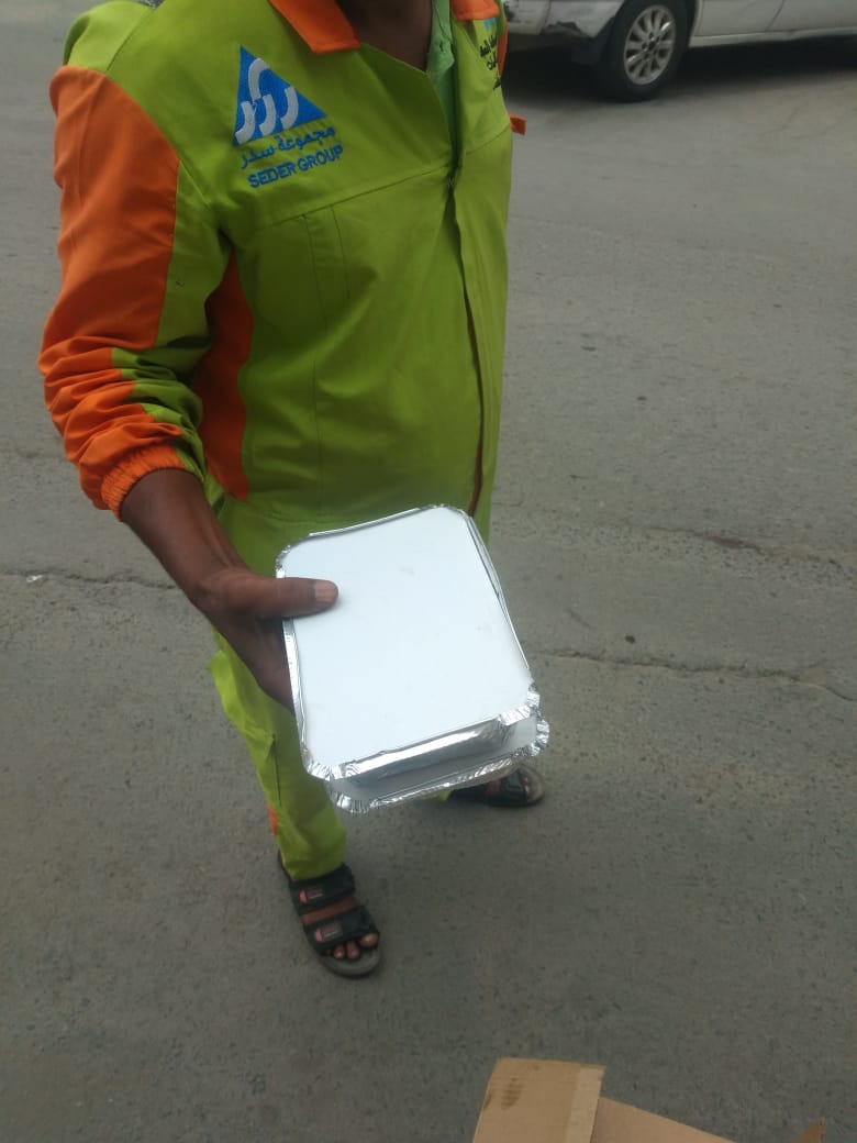 سواعد الحي بمركز المسفلة يوزع (٢٠٦) وجبة ساخنة 