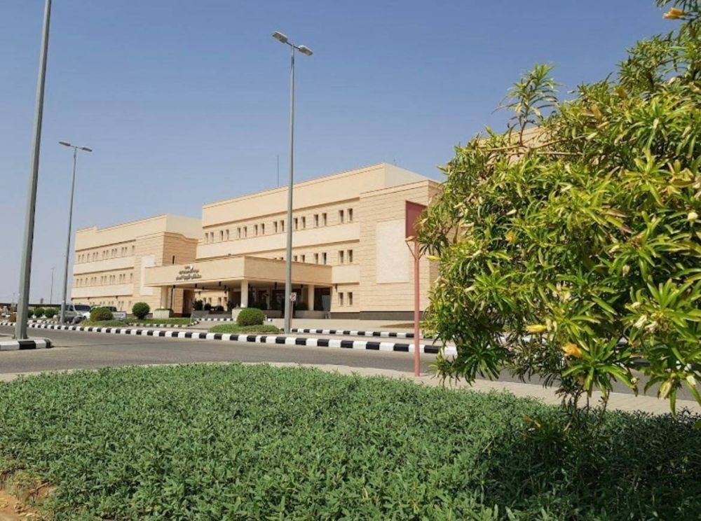 مستشفى القويعية العام ينقذ حياة مصاب بحادث مروري 