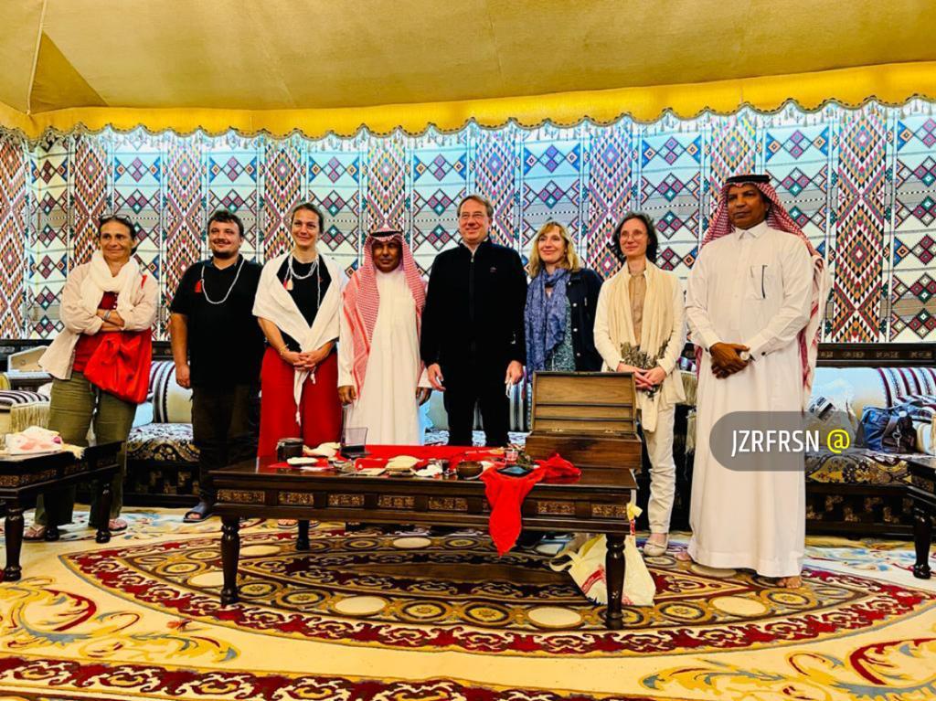 السفير الفرنسي يزور فرسان 