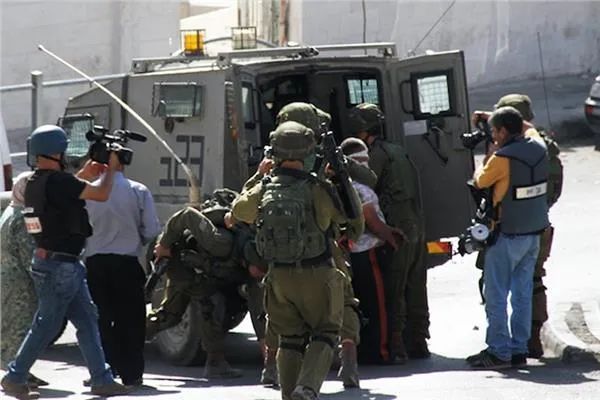 قوات الاحتلال تعتقل 12 فلسطينياً بالضفة الغربية وقطاع غزة