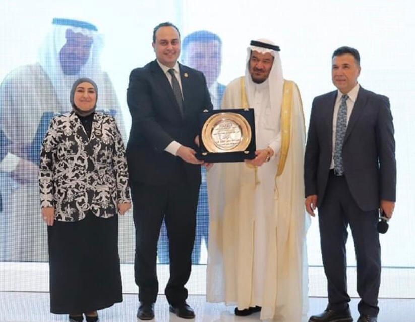 القاهرة : "خوجة" يحاضر في مؤتمر الصيادلة عن الدور القيادي للصيدلي اثناء الطوارئ والأزمات والكوارث