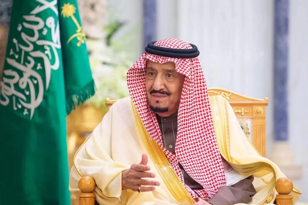 خادم الحرمين الشريفين يصل إلى جدة