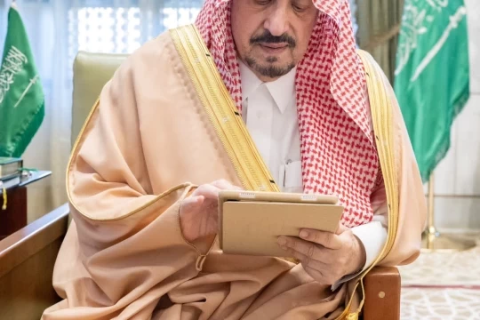 سمو أمير منطقة الرياض يدشن الحملة التسويقية والإعلامية للجنة رعاية السجناء والمفرج عنهم وأسرهم بالمنطق