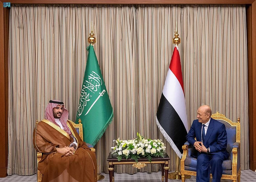 رئيس مجلس القيادة الرئاسي اليمني يستقبل سمو وزير الدفاع