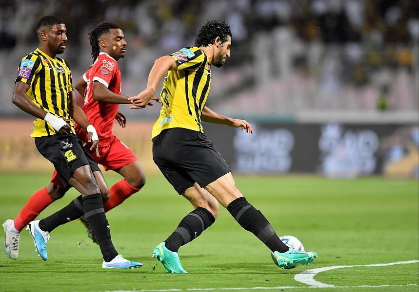 الاتحاد يُحكم قبضته على صدارة دوري روشن السعودي بفوزه على الوحدة