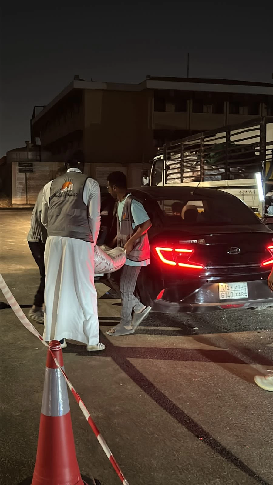 الفرق التطوعية في (بر جدة) تبدأ توزيع زكاة الفطر وتنفيذ حملة تعريفية بمشاريع الجمعية