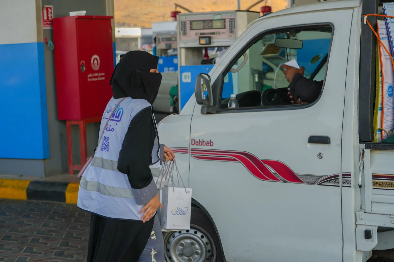 "لزم لتطوير العمل التطوعي" توزع 10 آلاف وجبة إفطار